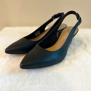 NEVER WORN- Clark’s Black Slingback Kitten Heel

Size 9.5
